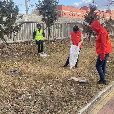 加强铁路沿线巡查 排除安全隐患