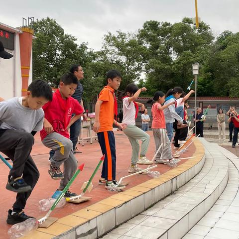 科学小实验  点燃大梦想——广东省基础教育小学科学教研基地（中山）成员莅临我校开展科普教育展示活动