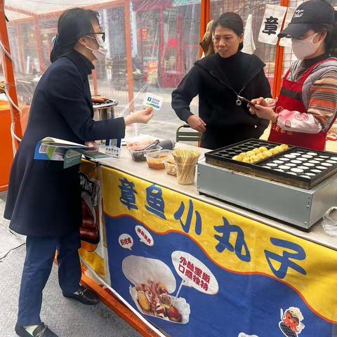 海峡银行温州龙湾支行开展拒收人民币宣传活动