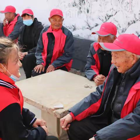 弘扬雷锋精神——走进黄集村敬老院，“送温暖，献爱心；关爱老人，从我做起。”