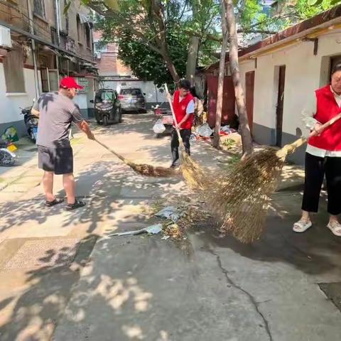 庭院环境大清洁  点亮“幸福和谐星”