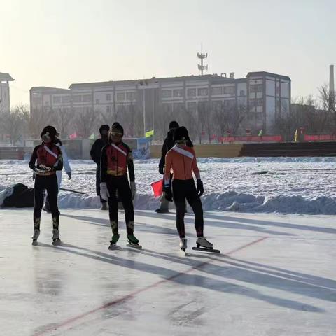 速滑赛场展风采，二小健儿创佳绩