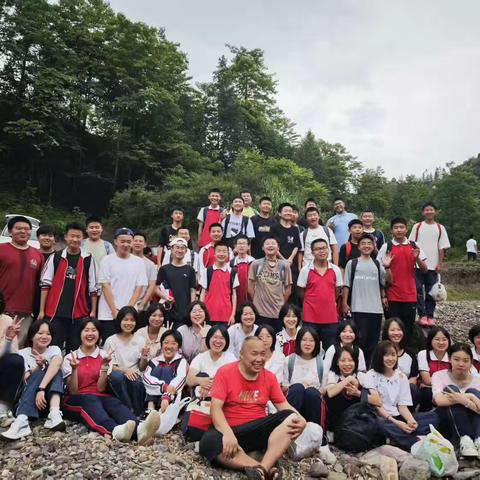 张家界国光中学2214班初夏采茶野炊活动