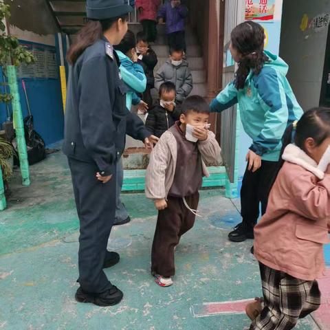 以“演”筑防，护“幼”成长——蓝恒幼儿园消防演练活动