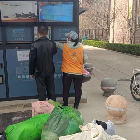 分类进行时人工+智能 让垃圾分类更便捷