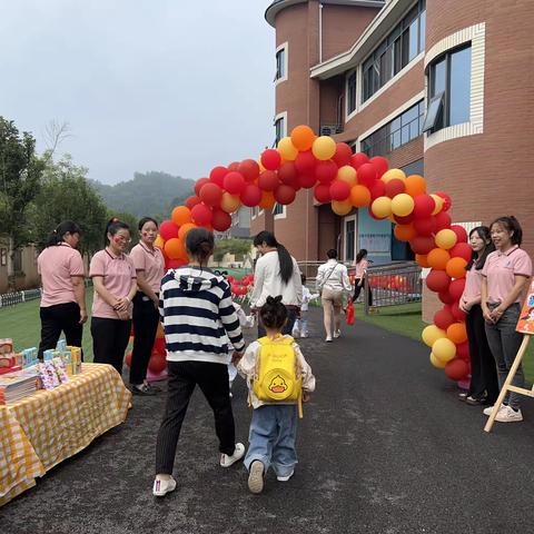 江津区中山滨河幼儿园 ——“喜迎国庆、月满中秋”主题活动