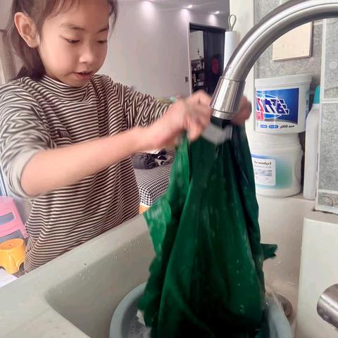 福佑路小学三（3）班3月劳动教育｜我会洗桌布，争做劳动小能手