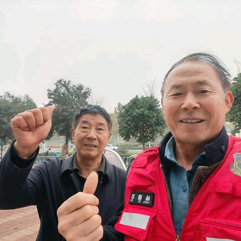 又是一地秋叶黄，一场秋雨一场凉。青春无悔斑马人，助力公益把爱献。