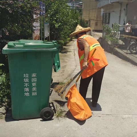 “炎炎夏日送清凉”慰问一线环卫工人活动