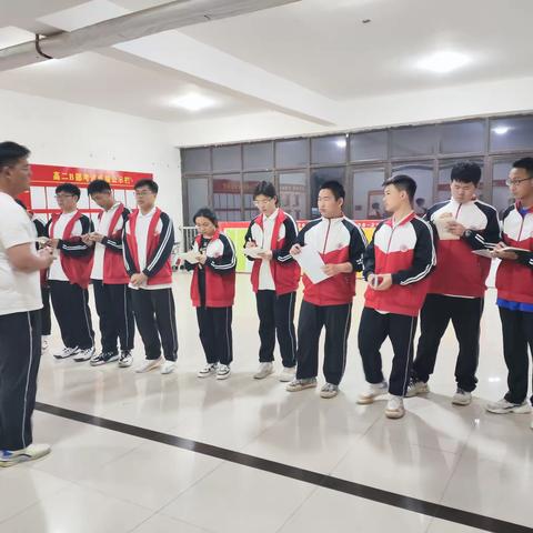 学习二十大，悦享新时代，世界读书日--高二B部读书日主题黑板报评比活动