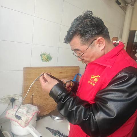 “巷暖朝夕”：端履门社区用“微小事”为独居老人撑起“幸福伞”