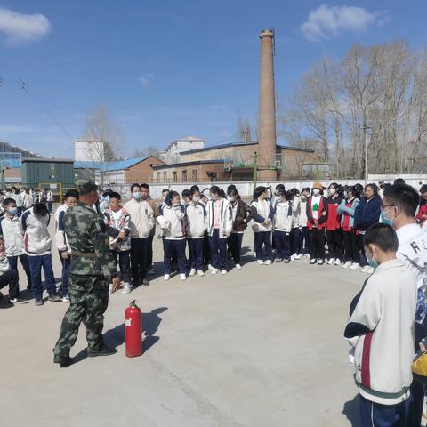 安全培训|满洲里市第十中学开展国家安全教育及生命安全体验培训活动