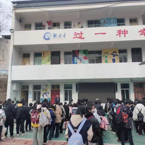 奉献、友爱、互助、进步 ------罗岭乡初级中学雷锋月活动总结