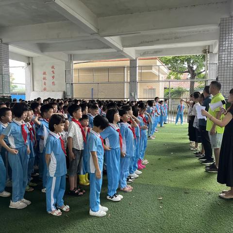 铁岗学校举行“拜师礼”暨教师节感恩献花活动