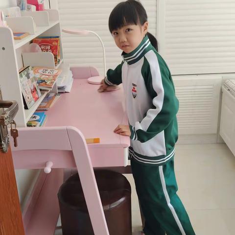 春节大扫除爱在家庭间