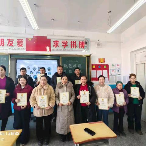 “携手共育 静待花开”——高昌区第五小学教育集团阿瓦提分校寒假前召开家长会