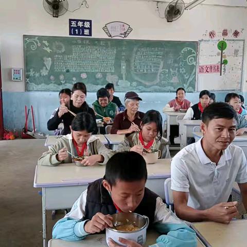 “膳”待学子，“食”安相伴——博白县龙潭镇寨觉村小学校园食堂开放日活动