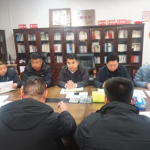 住建巾帼三八节 凤凰山上展风采