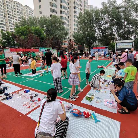 在职党员助力童心市集