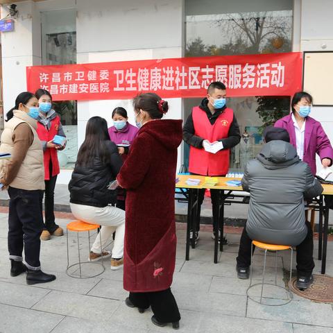 七里店社区卫生服务中心开展暖春三月学雷锋，义诊妇女送健康活动