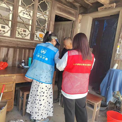 走访低保户 关怀暖人心