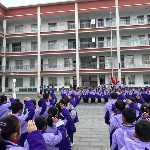 彩旗飘飘 伴我成长 ——确山县第七小学升国旗仪式