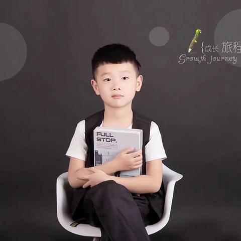 轻工路小学2022年“书香少年”事迹材料：书香与我相伴，争当书香少年—一（1）班屈嵩贺