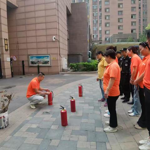 筑牢安全防线 守护万家平安——华著君和社区开展消防应急演练活动
