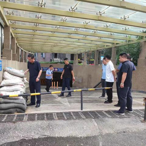防汛一线显担当 筑牢安全“生命堤”——智远街道办事处书记深入力高国际小区开展防汛安全专项检查