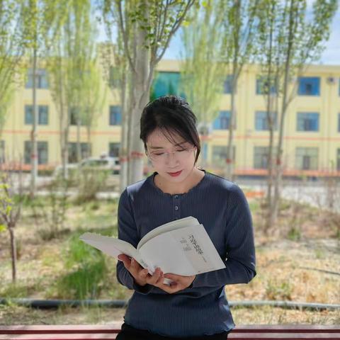 品玫瑰书香 阅人生美好