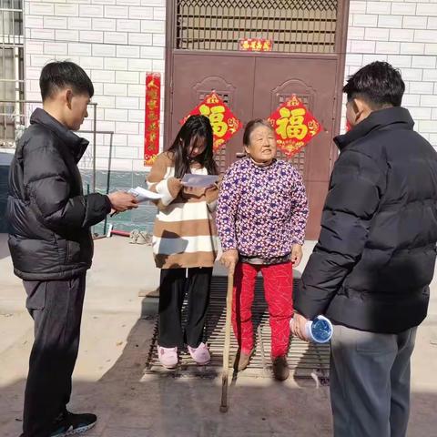 花西社区网格员配合村委会开展矛盾纠纷排查工作