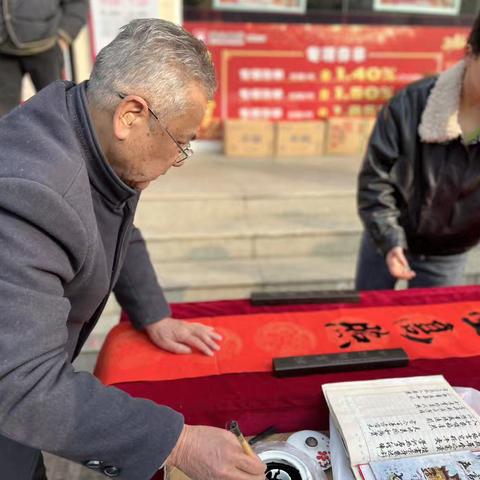 迎新春送对联：银行与客户共庆佳节