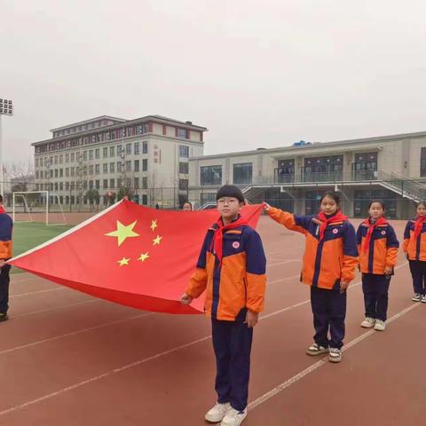 新年扬帆正当时  逐梦前行正青春——林州市世纪学校小学部第二周升旗仪式