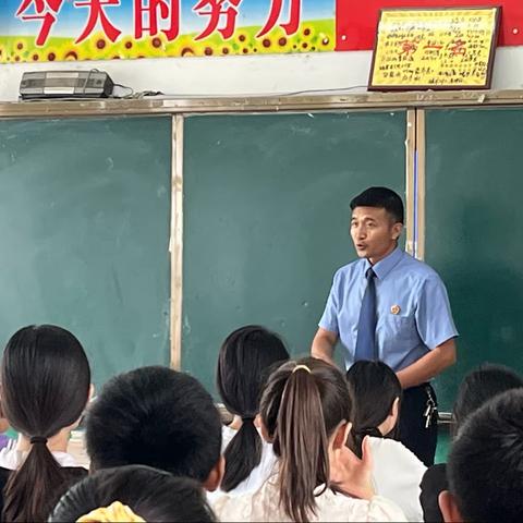 法治进校园 普法促成长——华堡镇中心小学法治进校园活动