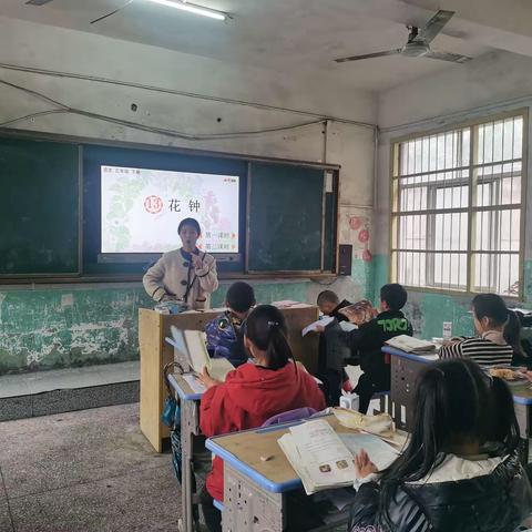 让花朵在课堂中绽放——记石人小学三年级公开课《花钟》