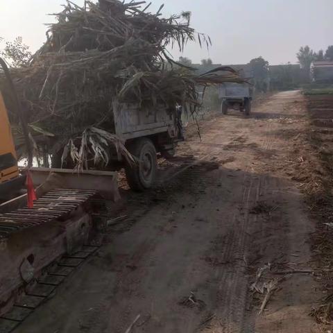 长巷乡开展河渠清理整治工作