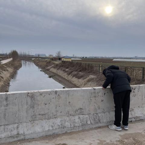 加强渠道巡查，守护河畅水清