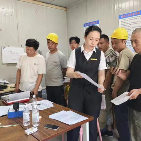 三伏天，广外网点两次赴工地一线办卡，助力对公单位发工资！