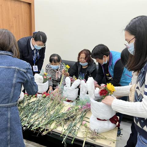 拱北支行“女神节DIY插花”活动