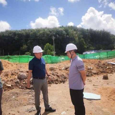 检查龙河镇、雷鸣镇污水处理厂项目建设情况