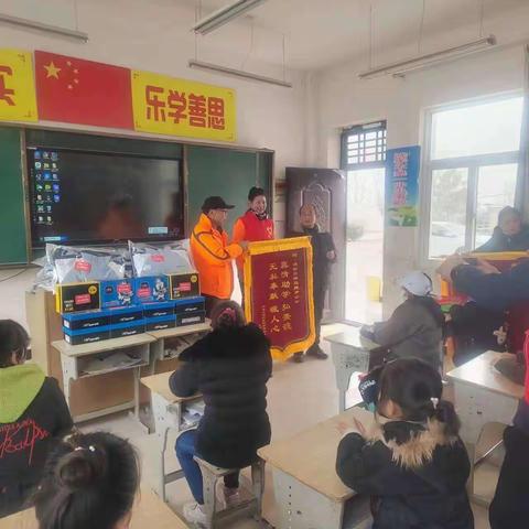 迎新年 送温暖 感动学子心——阳郭镇康坡小学“献爱心传真情”捐助活动