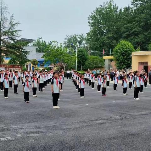 阳光体育 健康体魄 ——汝集学区四庙小学迎中心校阳光体育大课间活动检查工作