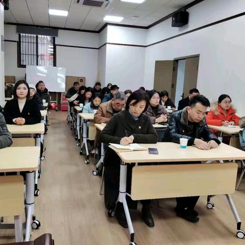 六尺巷里天地宽        让他三尺又何妨