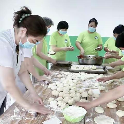 渭南康宁精神病院医生与患者一起包包子 包子传情 疗愈心灵
