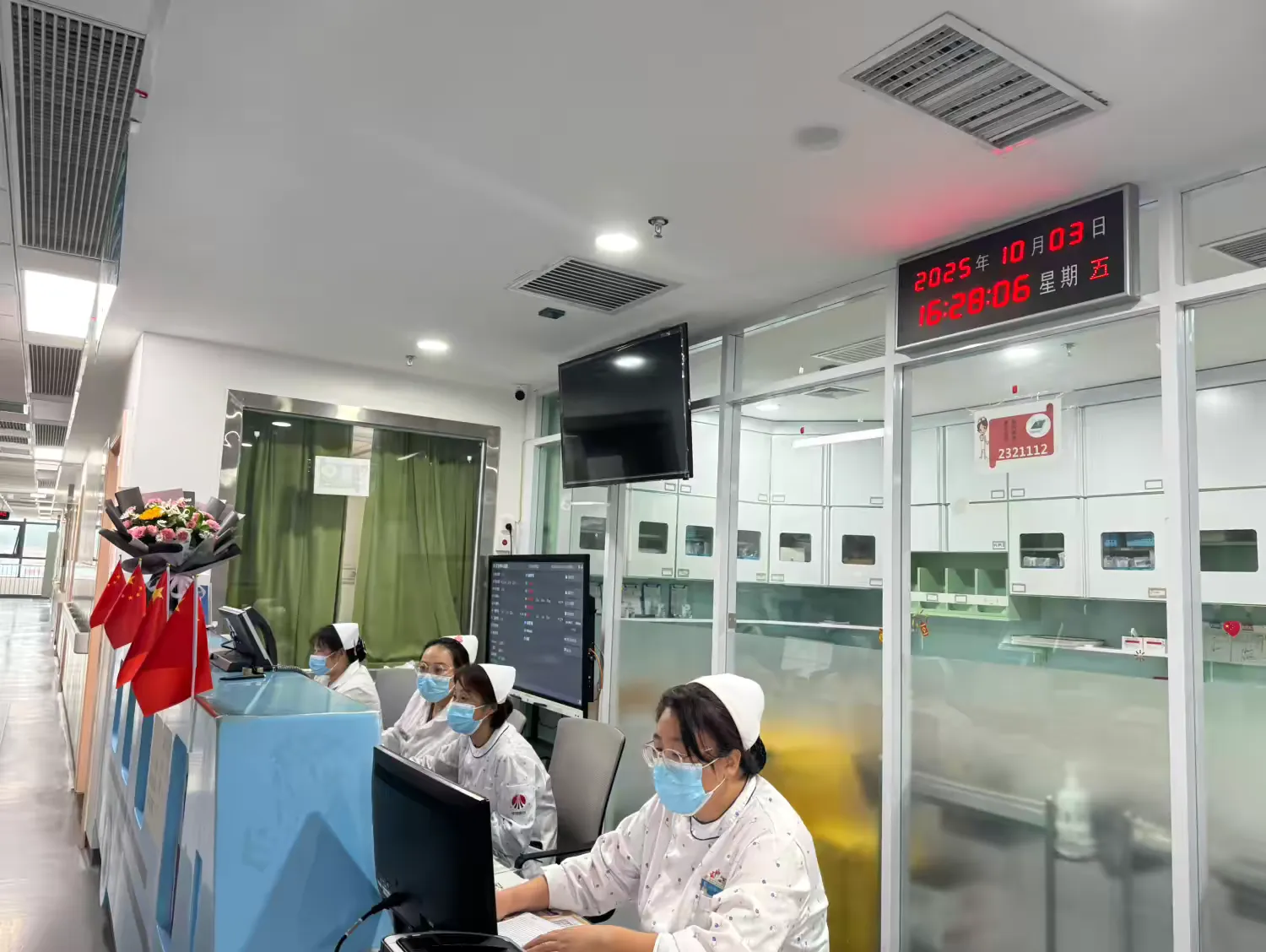 简篇-致敬生命守护者：献给国庆假期坚守岗位的妇儿科天使