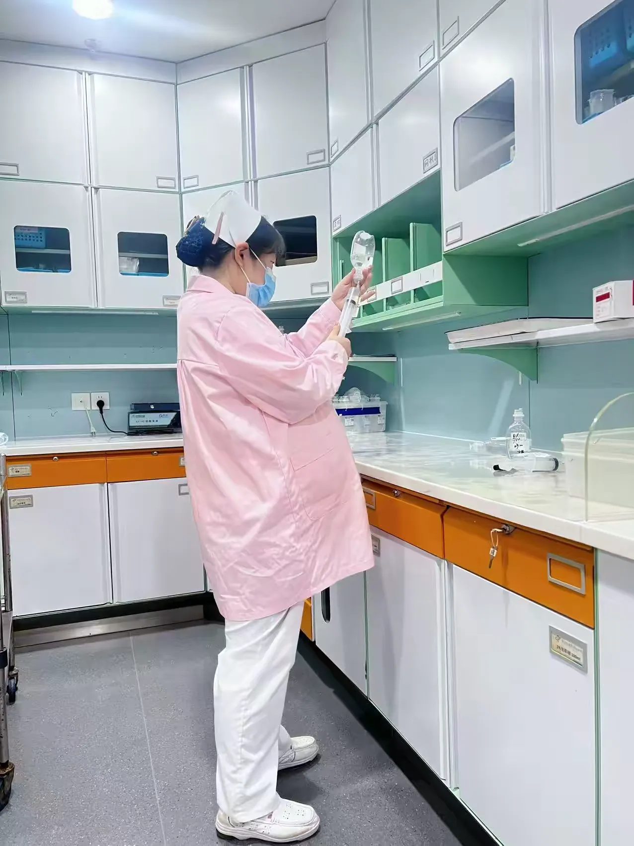 简篇-致敬生命守护者：献给国庆假期坚守岗位的妇儿科天使