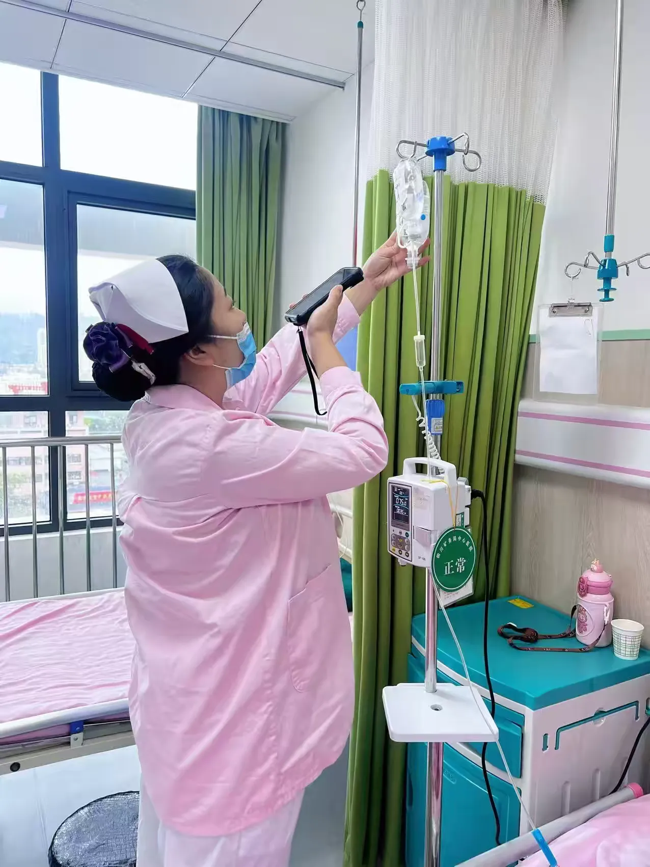 简篇-致敬生命守护者：献给国庆假期坚守岗位的妇儿科天使