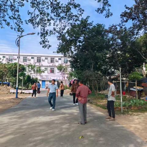 “走街串巷，绘就蓝图”为霸王岭社区居民固牢服务基础。