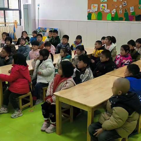 龙湖幼儿园大（2）班：生活自理能力培养自己的事情自己做——《我会整理书包》