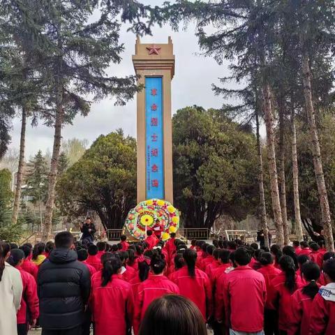 缅怀革命英烈，传承革命精神——韩集小学组织师生参加清明节扫墓活动